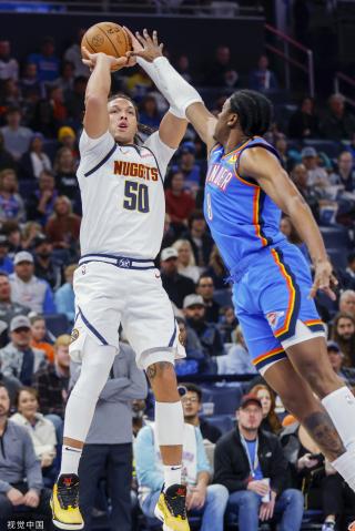 中表现抢眼 中表现抢眼